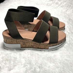 NWOT, women, size 6.5. Olive green